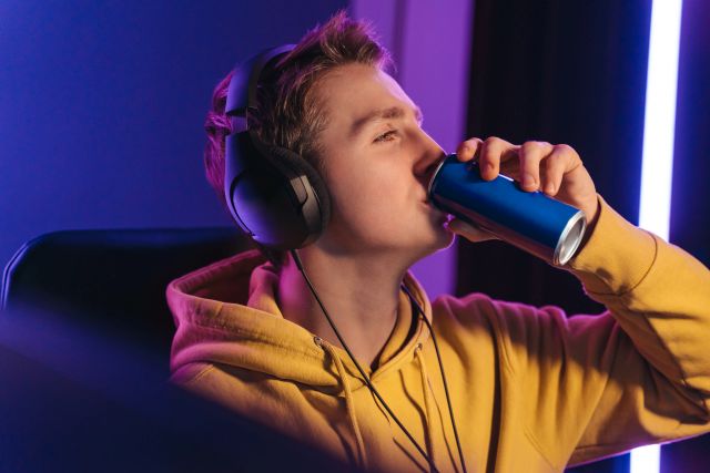 Profi-Gamer trinkt nachts Energy-Drink