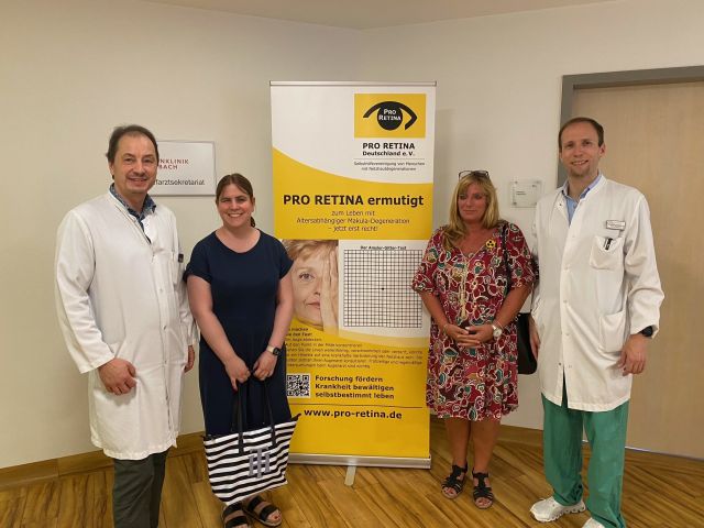 Gruppenbild Ärzte der Augenklinik Sulzbach und Vertreterinnen von Pro Retina