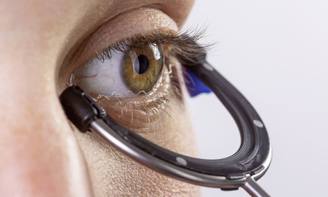 Transkorneale Elektrostimulation am Auge mit OkuStim