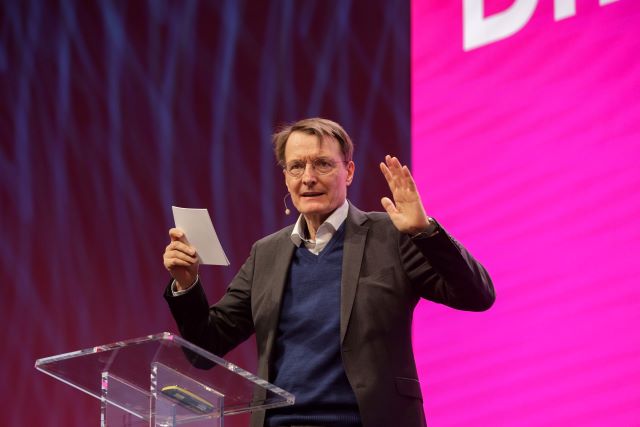 Auf der Health-IT-Messe DMEA kündigte Bundesgesundheitsminister Karl Lauterbach den baldigen ePA-Start an; © DMEA