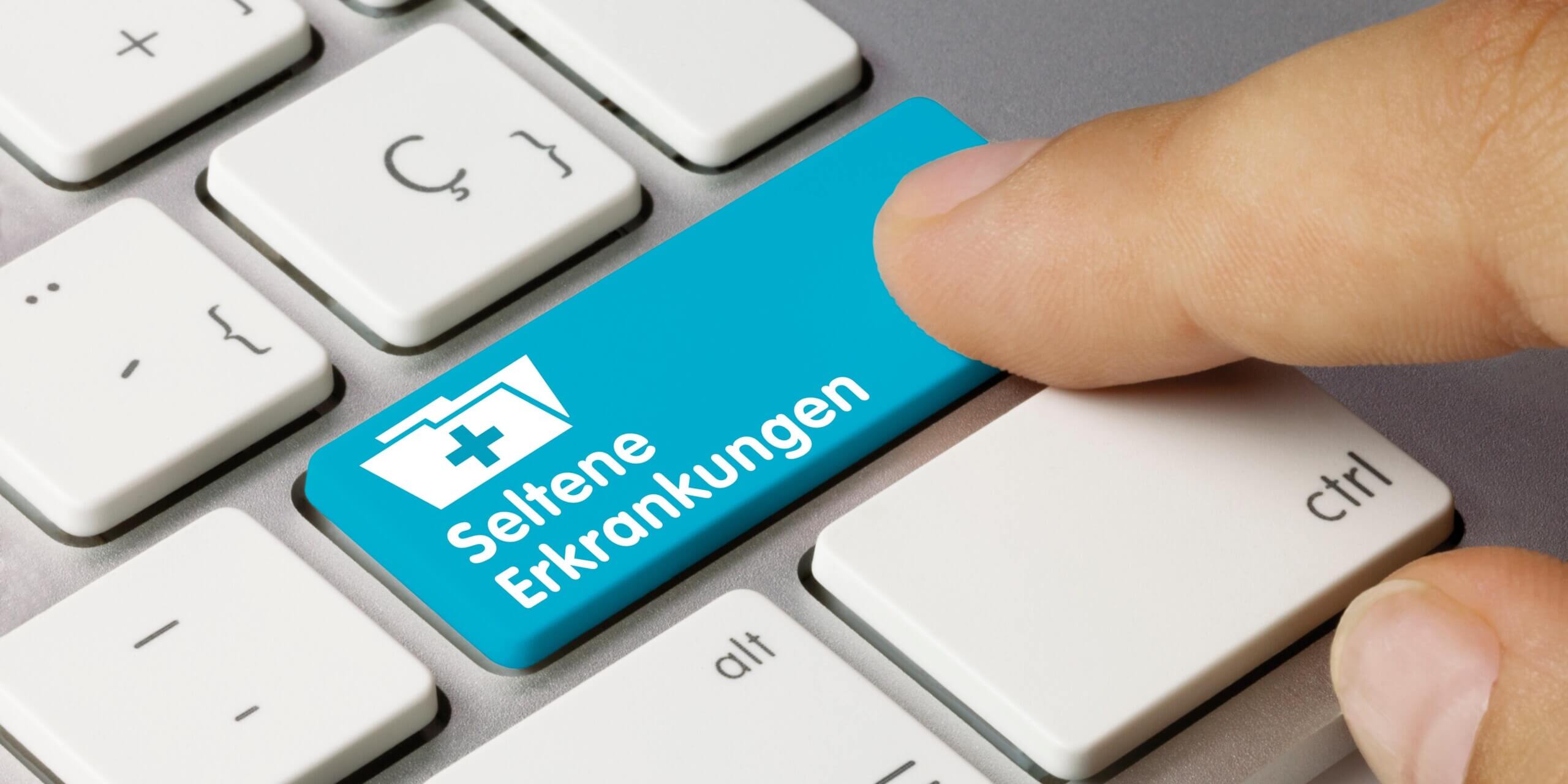 Computertastatur mit Aufschrift "Seltene Erkrankungen"