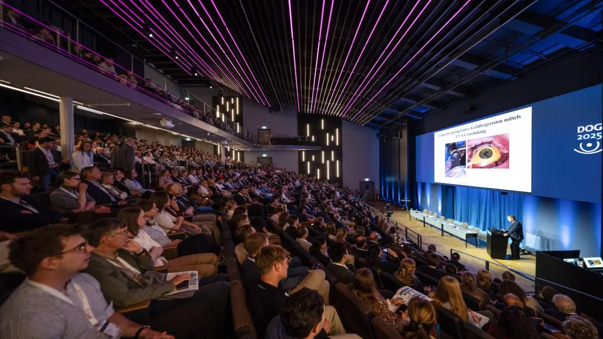 Das große Auditorium der DOG bei der Von-Graefe-Lecture von Prof. Cursiefen. Foto: DOG