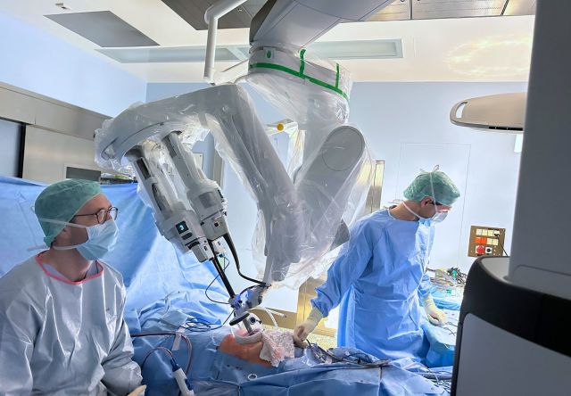 Anfang Februar wurde am Universitätsklinikum Freiburg die erste Operation mit dem neuen da Vinci „Single Port“-System erfolgreich durchgeführt. (Foto: Universitätsklinikum Freiburg)