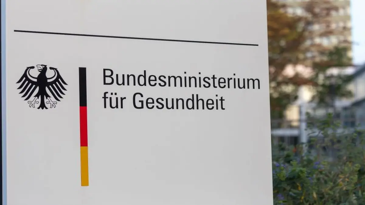 Schild des Bundesministeriums für Gesundheit in Deutschland mit Bundesadler und Deutschlandfarben.