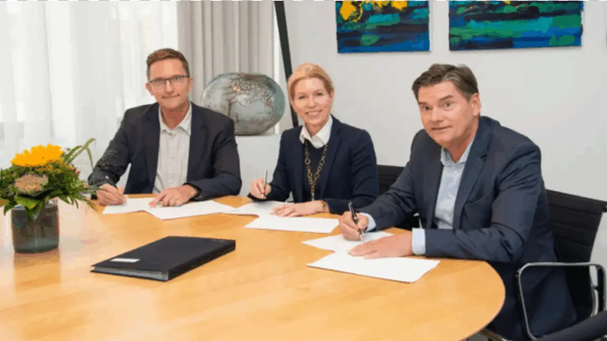 Vertragsunterzeichnung für das neue Lungenkrebszentrum OWL mit Vertretern des HDZ NRW, Kreiskliniken Herford-Bünde und Klinikum Bielefeld.