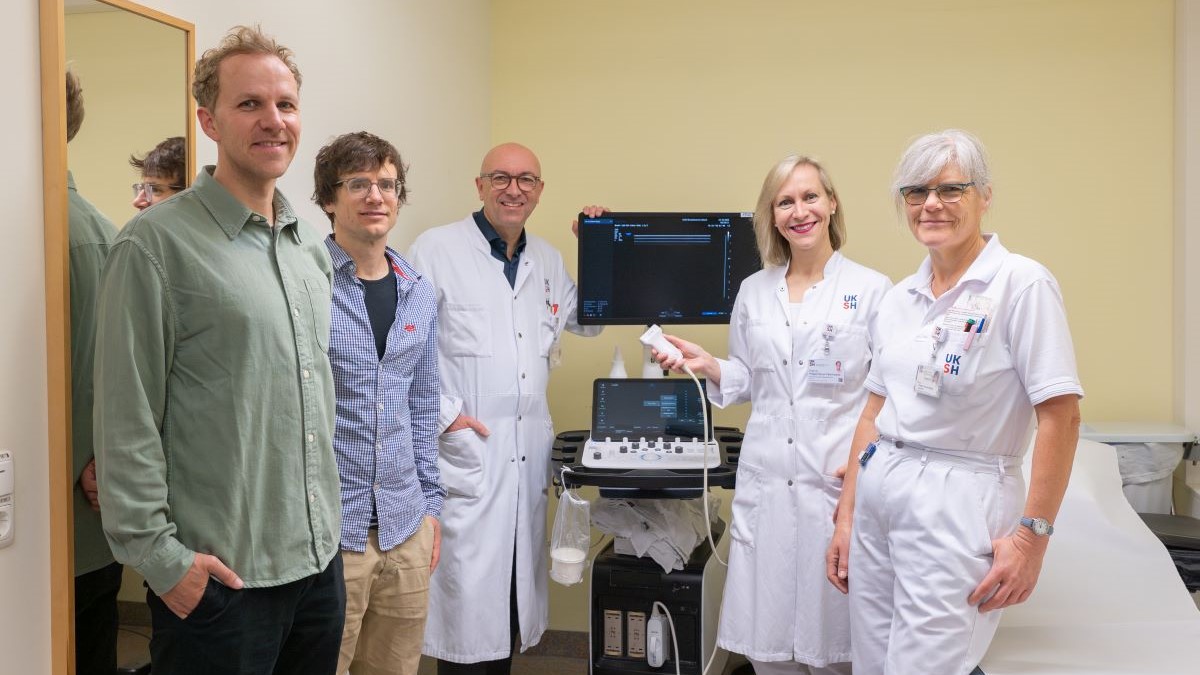 V. l.: Dr. Lasse Hansen, EchoScout GmbH, Prof. Dr. Mattias Heinrich, Institut für Medizinische Informatik, Prof. Dr. Achim Rody, Direktor der Klinik für Frauenheilkunde und Geburtshilfe, Prof. Dr. Maggie Banys-Paluchowski, Leiterin des Brustzentrums, Dr. Isabell Grande-Nagel, Oberärztin des Brustzentrums